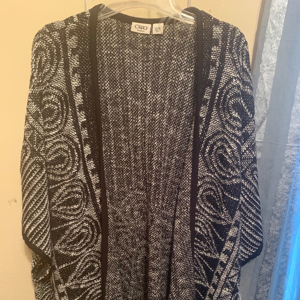 Black and white pattern sweater kimono